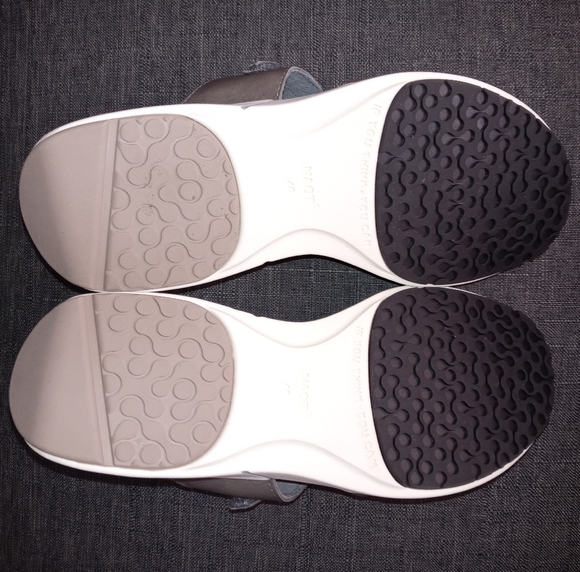 Naot | Vesta Sandal Size 40 L9 Women's  9 in Foggy Grey Leather - Picture 14 of 15